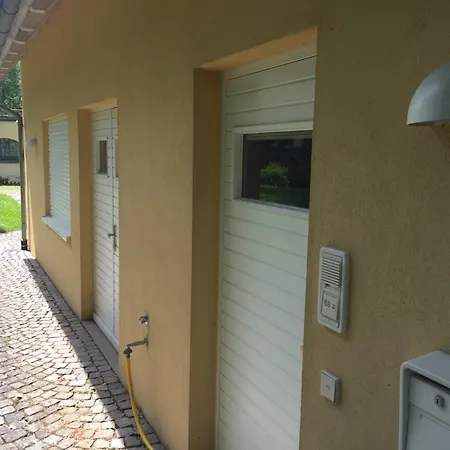 Im Schlossgartenhaus Am Bodensee Mit Balkon Und Gartenterrasse In