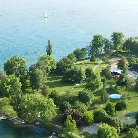 Apartmán Im Schlossgartenhaus Am Bodensee Mit Balkon Und Gartenterrasse In Kostnice