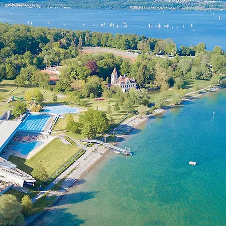 Im Schlossgartenhaus Am Bodensee Mit Balkon Und Gartenterrasse In Apartmán *