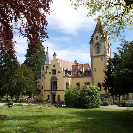 Im Schlossgartenhaus Am Bodensee Mit Balkon Und Gartenterrasse In