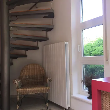 Im Schlossgartenhaus Am Bodensee Mit Balkon Und Gartenterrasse In