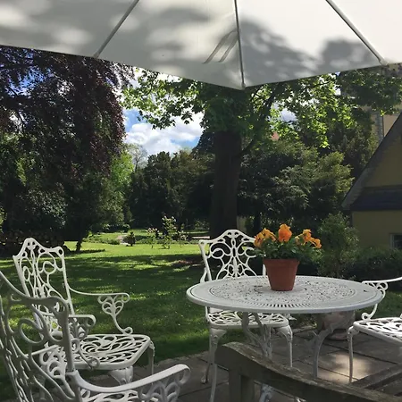 Im Schlossgartenhaus Am Bodensee Mit Balkon Und Gartenterrasse In Apartment