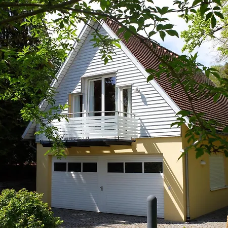 Im Schlossgartenhaus Am Bodensee Mit Balkon Und Gartenterrasse In *