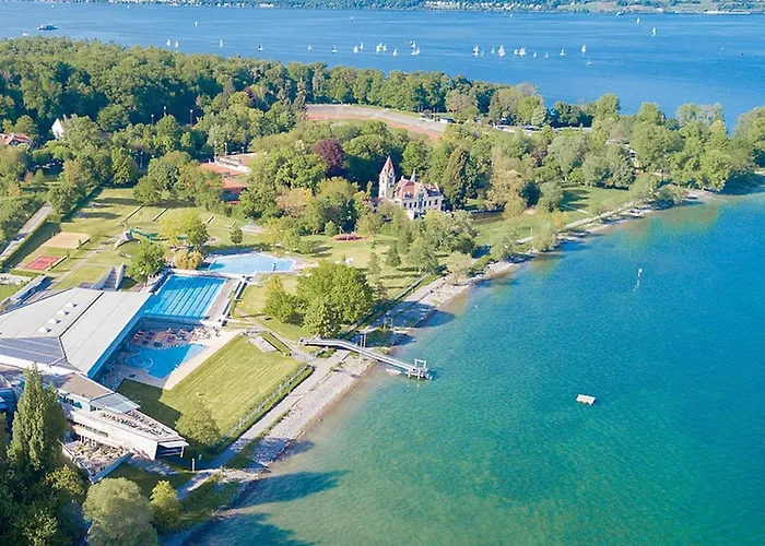 Im Schlossgartenhaus Am Bodensee Mit Balkon Und Gartenterrasse In 公寓 *