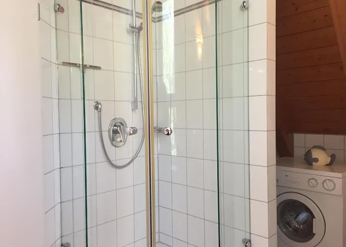 公寓 Im Schlossgartenhaus Am Bodensee Mit Balkon Und Gartenterrasse In *