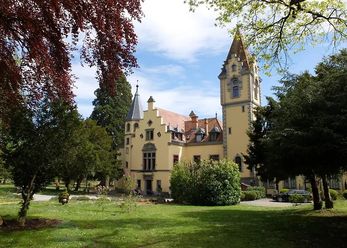 Im Schlossgartenhaus Am Bodensee Mit Balkon Und Gartenterrasse In