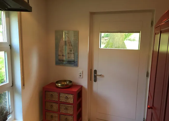 公寓 Im Schlossgartenhaus Am Bodensee Mit Balkon Und Gartenterrasse In *