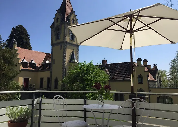 Im Schlossgartenhaus Am Bodensee Mit Balkon Und Gartenterrasse In 康斯坦茨
